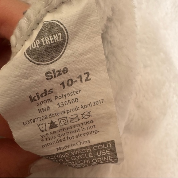 🦄Top Trenz🦄Fuzzy Robe🦄size 10-12 - Picture 7 of 7